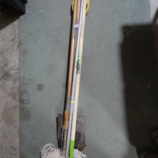 Spade, mop etc
