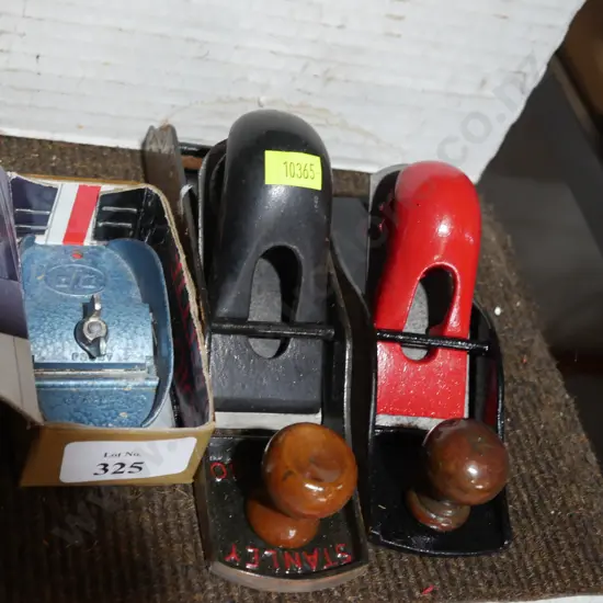 Three small wood planes