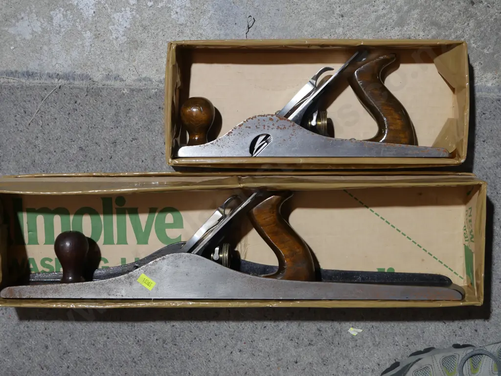 Two wood planes Image 1++