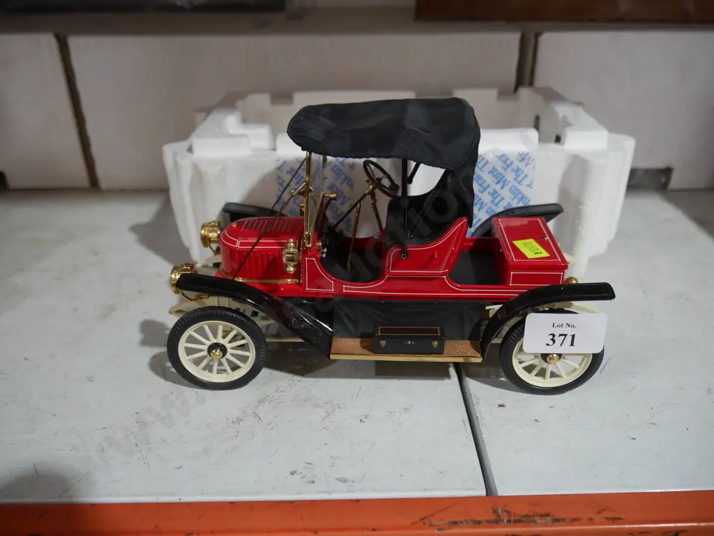 Vintage model car Image 1++