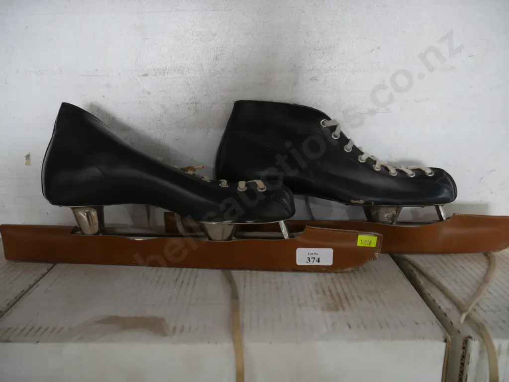 Vintage ice skates Image 1++