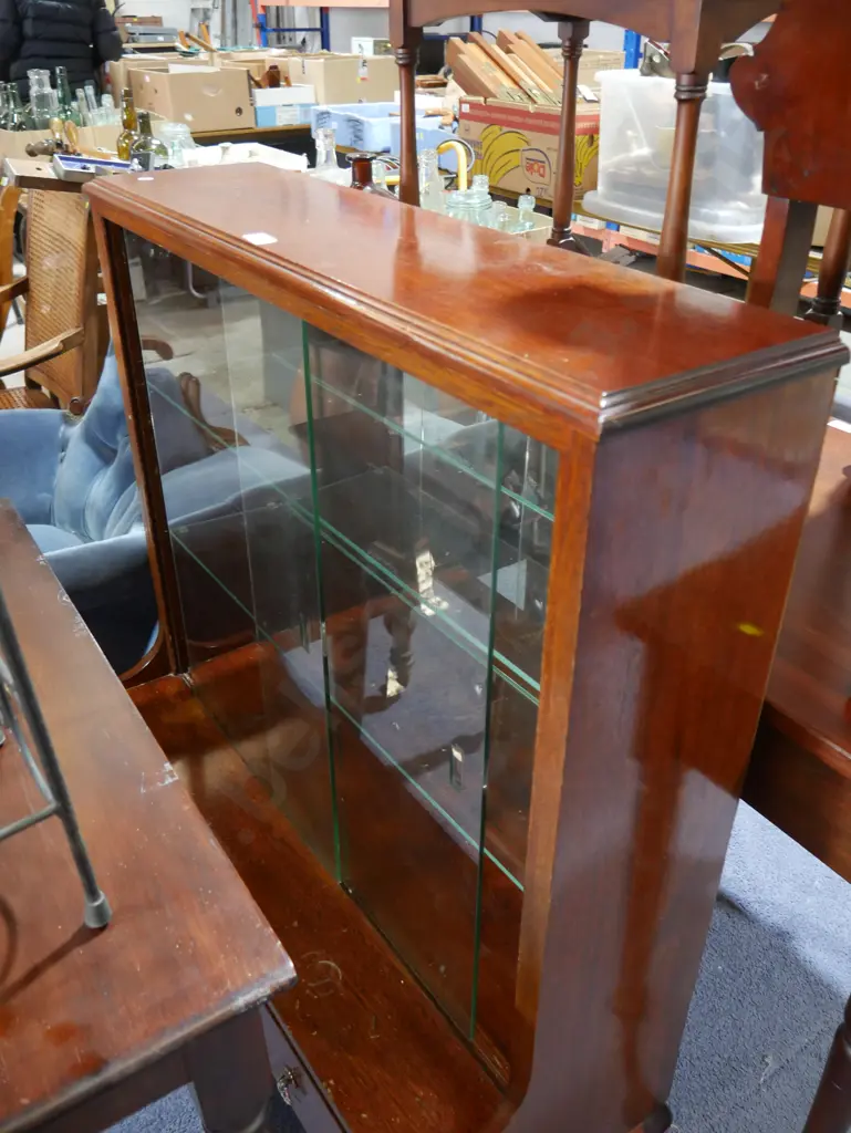 Display case Image 1++