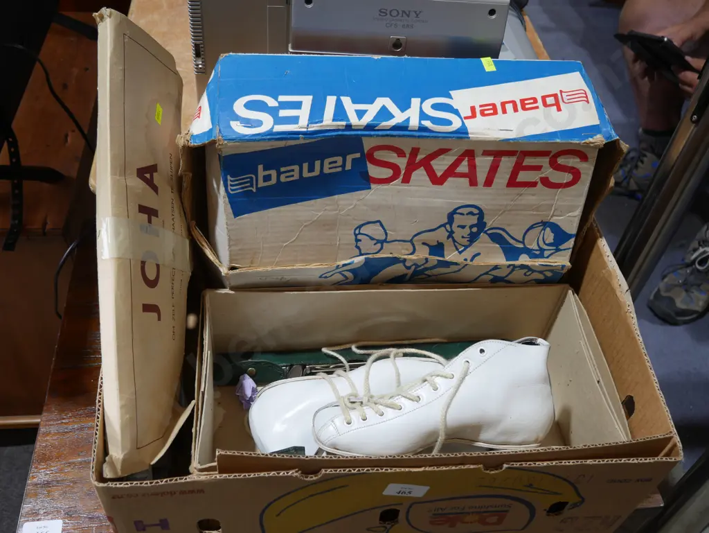 Ice skates Image 1++