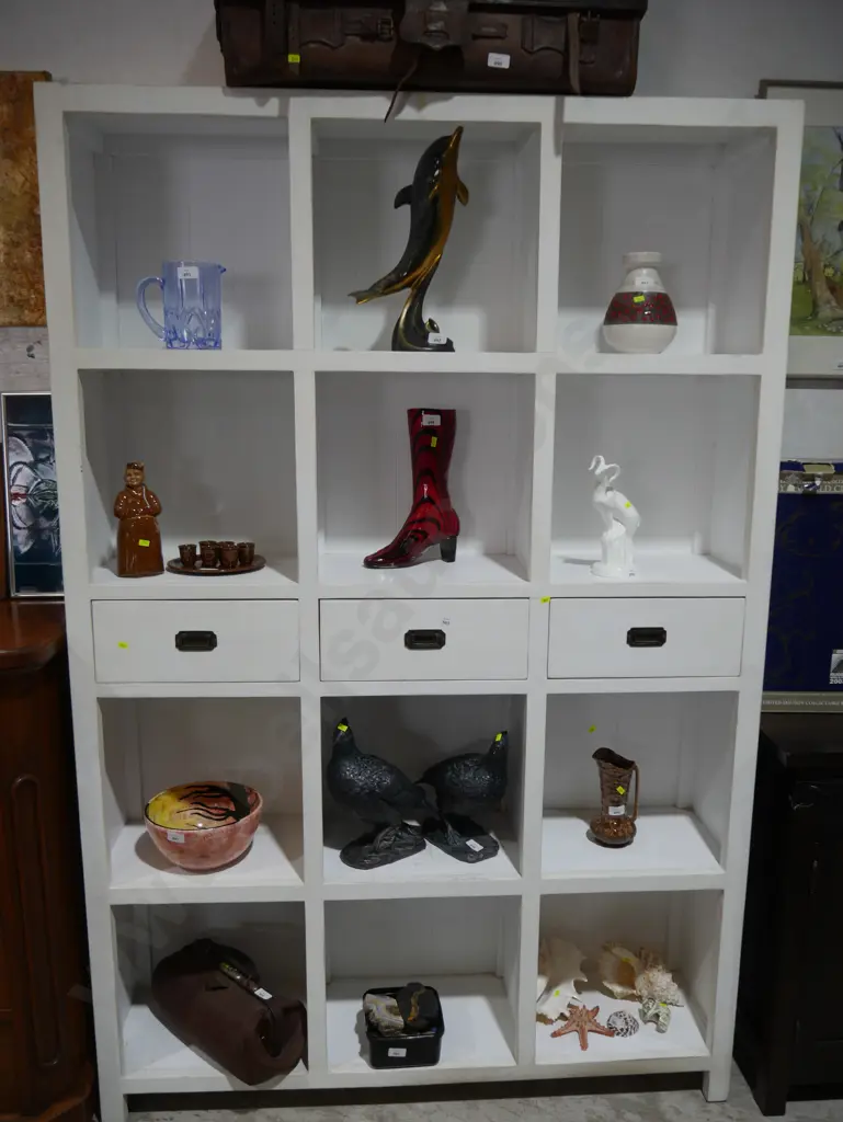 Large white pigeonhole bookcase Image 1++