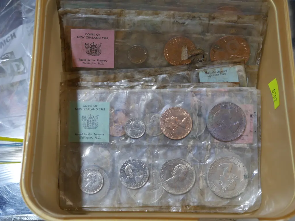 New Zealand coin sets Image 1++