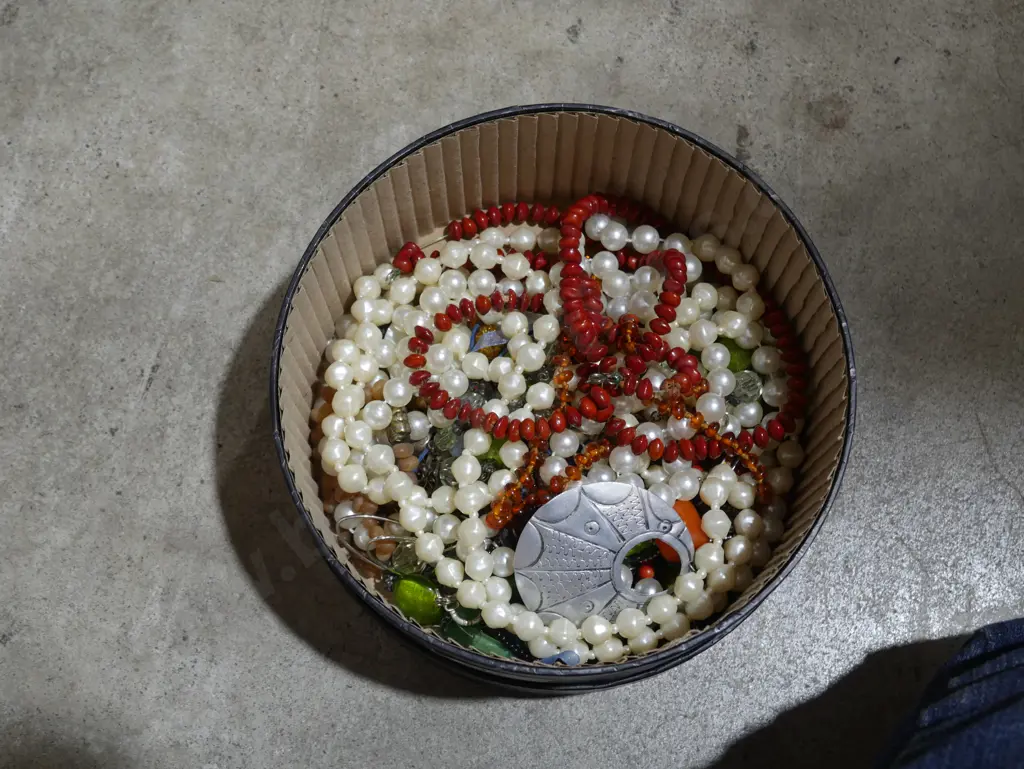 Costume jewellery Image 1++