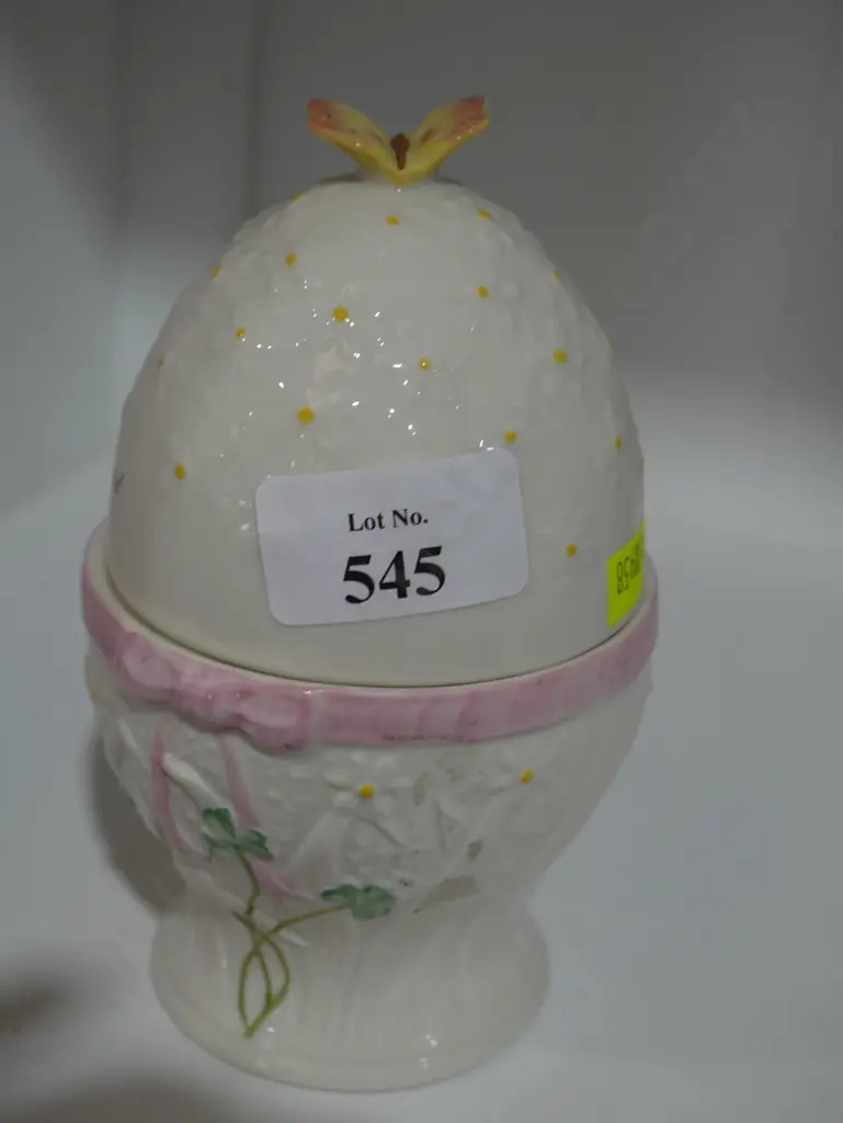 Belleek cover pot with butterfly Image 1++