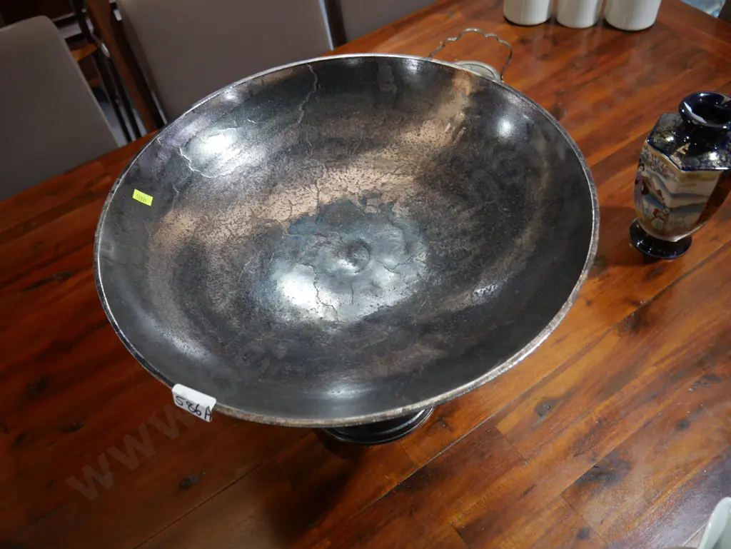 Metal pedestal bowl Image 1++