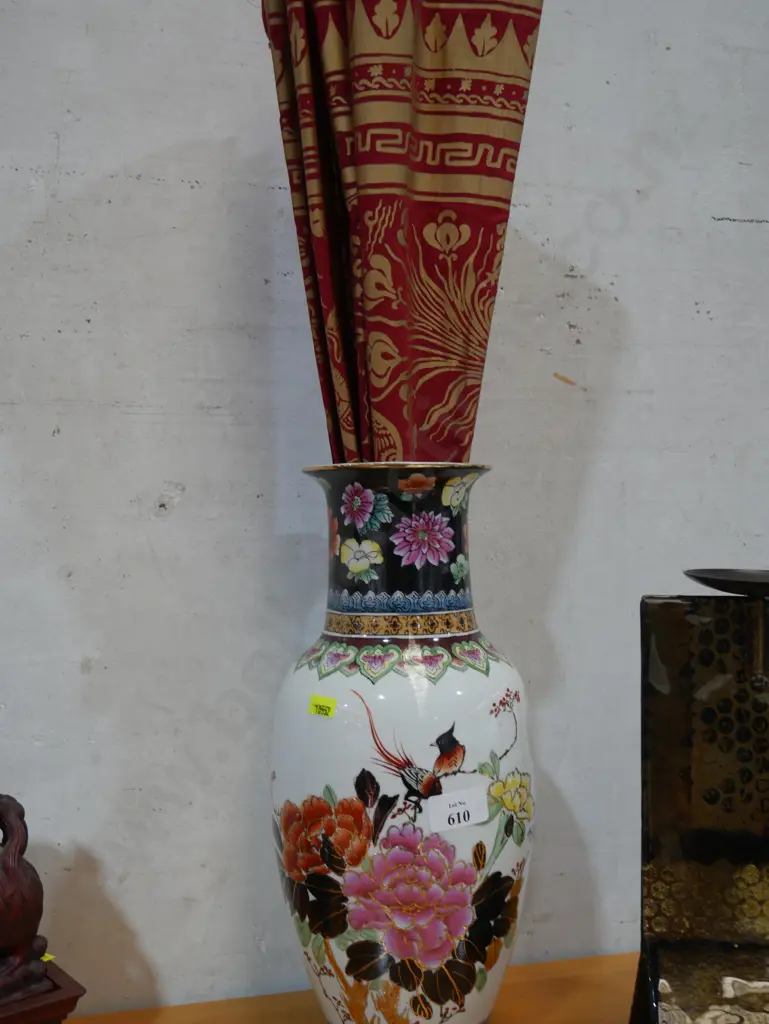 Oriental vase Image 1++