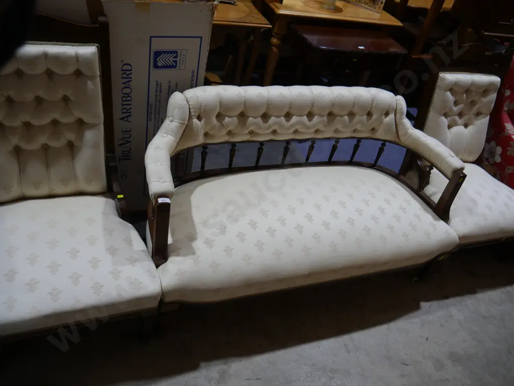 Three-piece parlour suite Image 1++