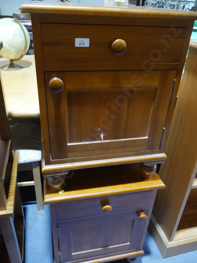 Two bedside cabinets Image 1++