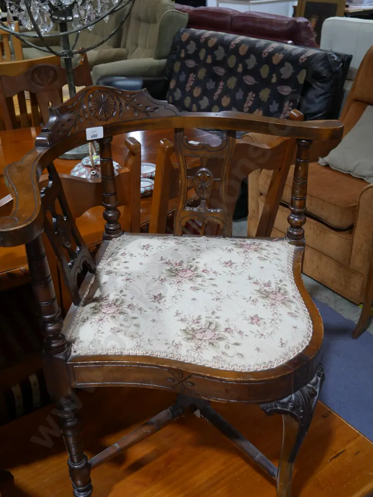 Corner chair Image 1++