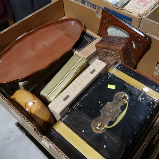 Tin cash box, wooden boxes etc