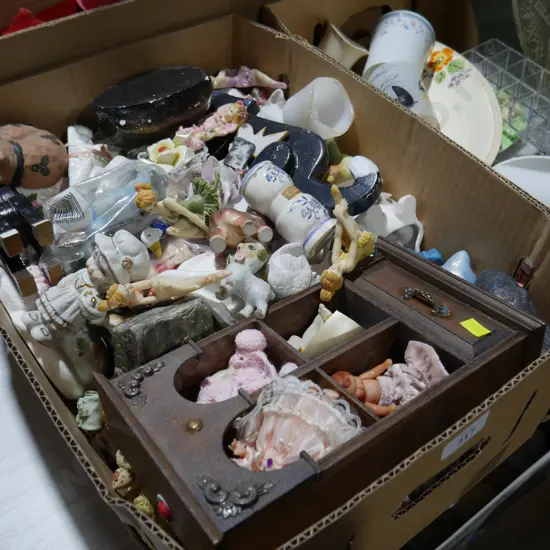 Figurines, nic nacs etc