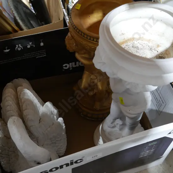 Garden swan, & 2 figurines