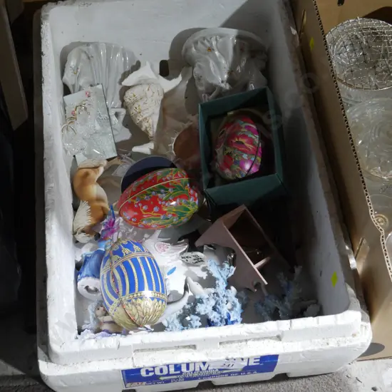 Seashells, figurines etc