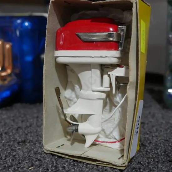 Battery outboard motor