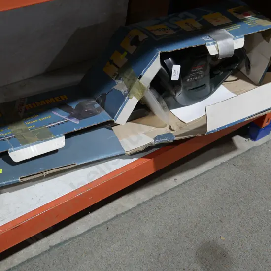 Electric hedge trimmer