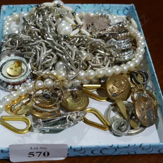 Costume jewellery, rings