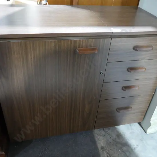 Sewing cabinet