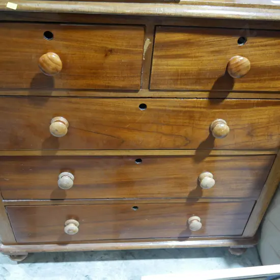 Chest of drawers