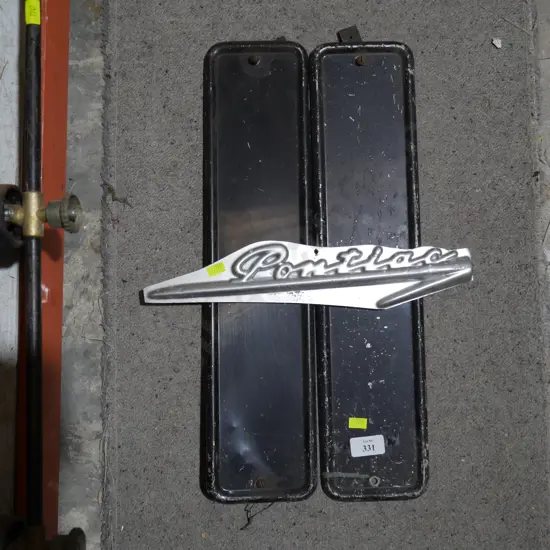 Number plate surrounds Pontiac badge