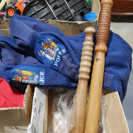 Batons , police jersey