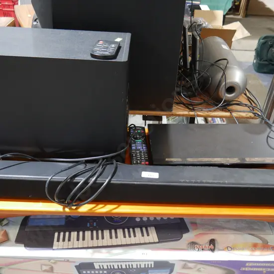 Soundbar sub and DVD player. Panasonic