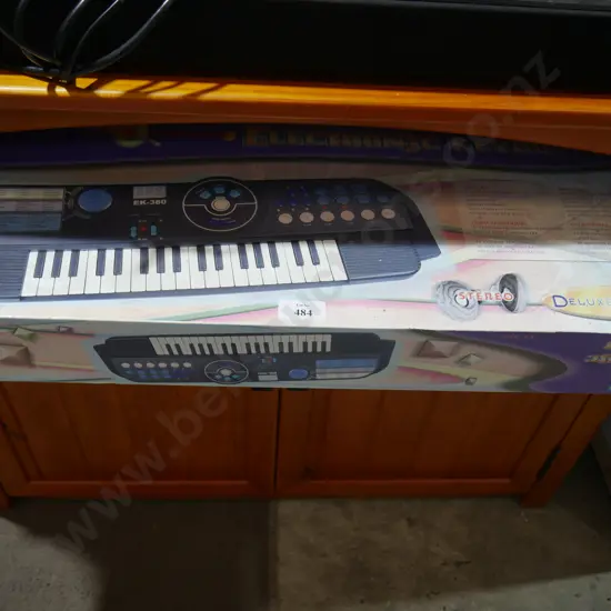 Deluxe keyboard