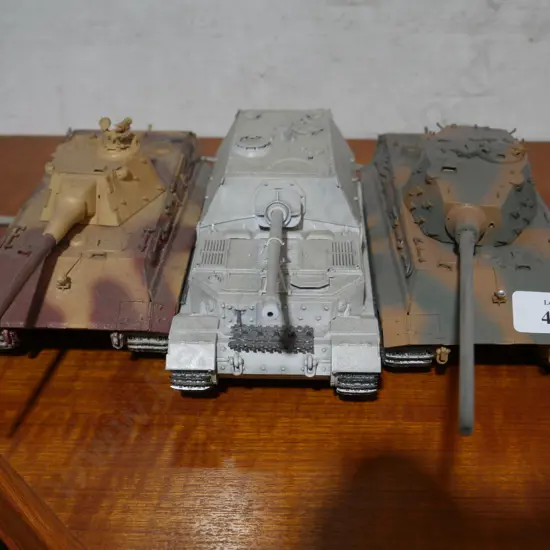 3 model tanks