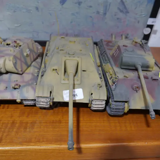 3 model tanks