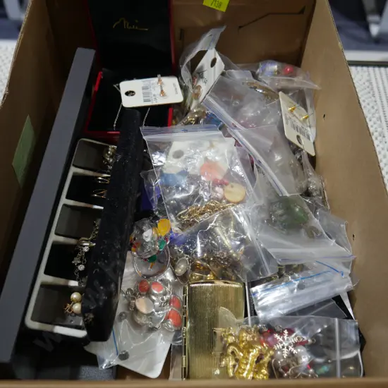 Assorted costume jewellery