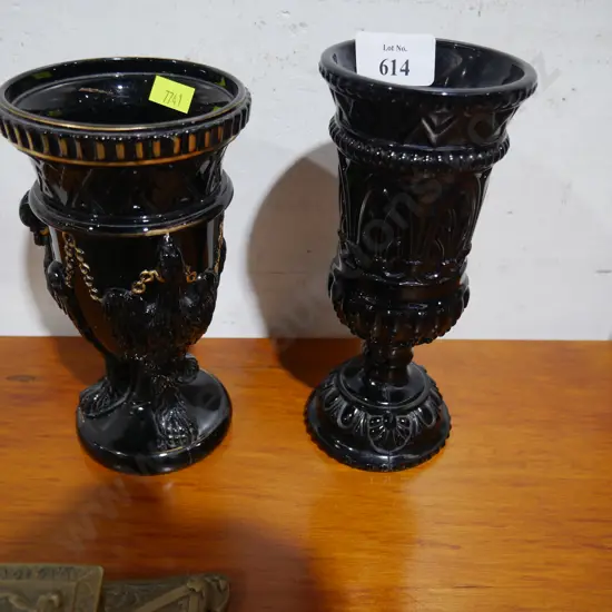 2 glass vases