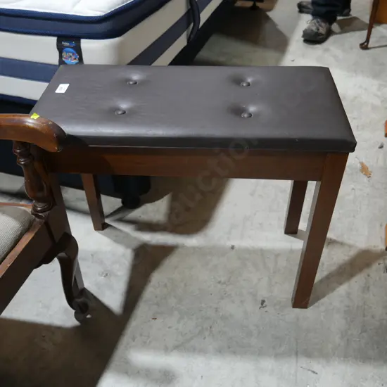 Piano stool
