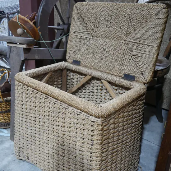 Cane hamper