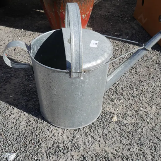 Tin watering can