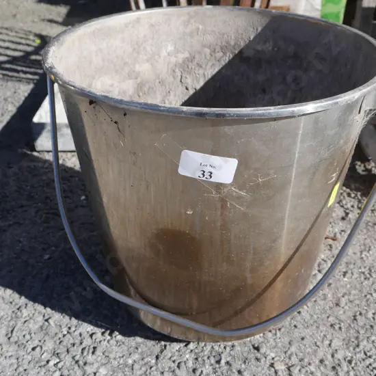 Metal bucket