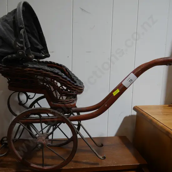 Repo dolls pram