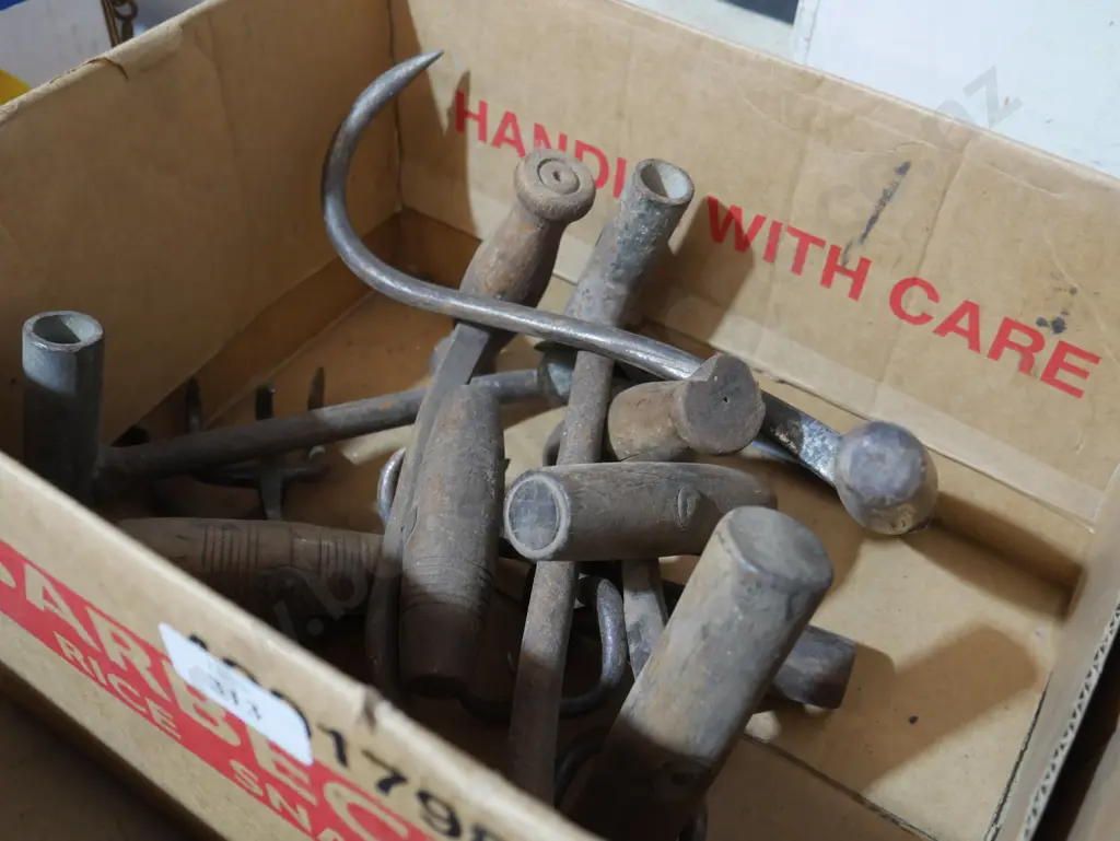 Wool bale hooks Image 1++