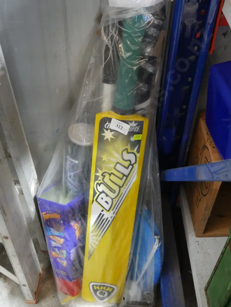 Cricket bat ect Image 1++