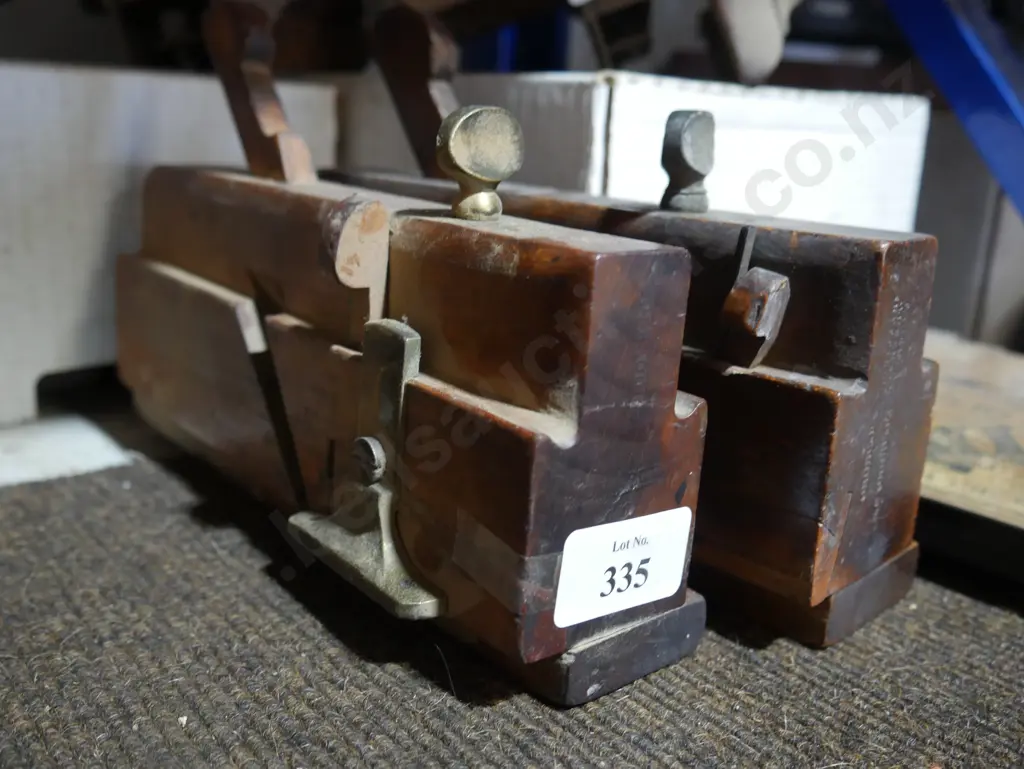 2 vintage wooden planes Image 1++