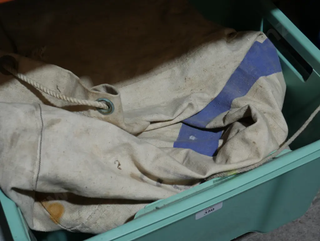 2 canvas bags Image 1++