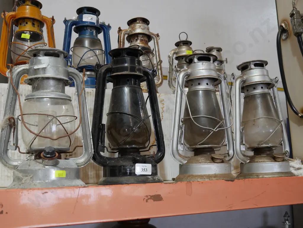 4 grey black lanterns Image 1++