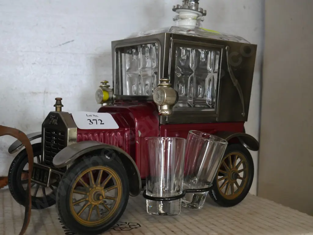 Car decanter glasses Image 1++