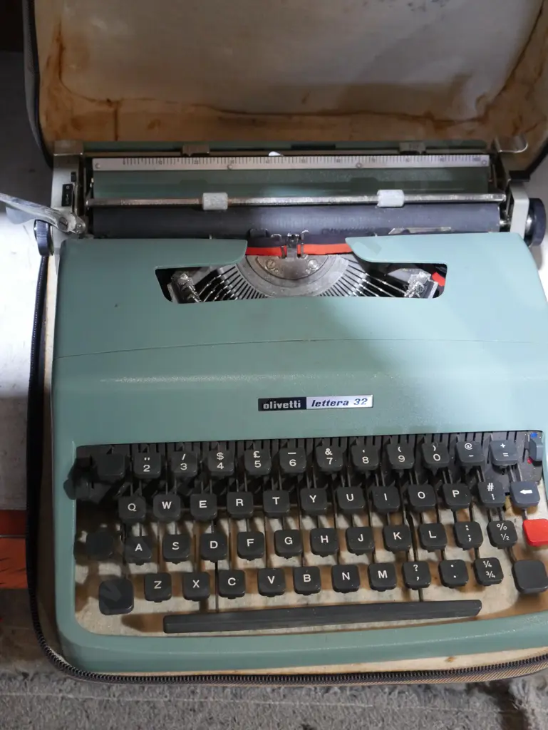 Typewriter Image 1++