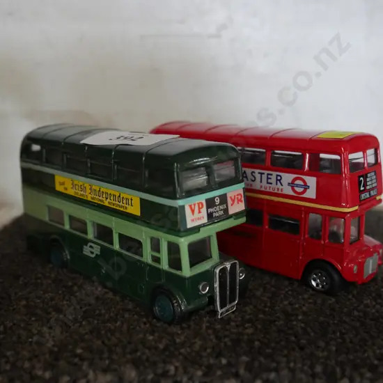 2 Toy buses