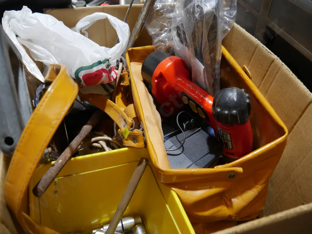 Box of tool sundries Image 1++