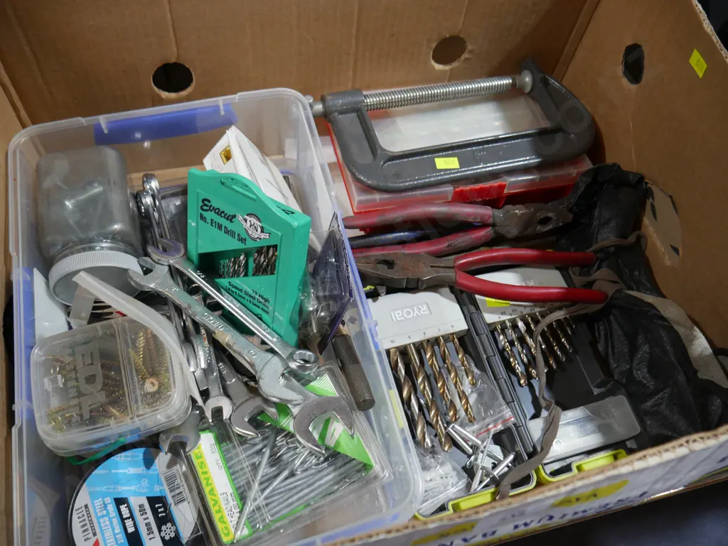 Nails, screws, pliers etc Image 1++