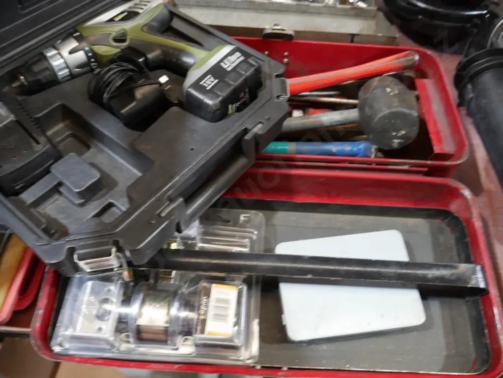 Power drill and toolbox with contents Image 1++