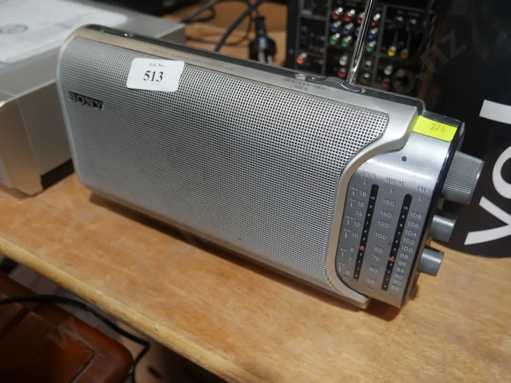 Sony 3 band radio Image 1++